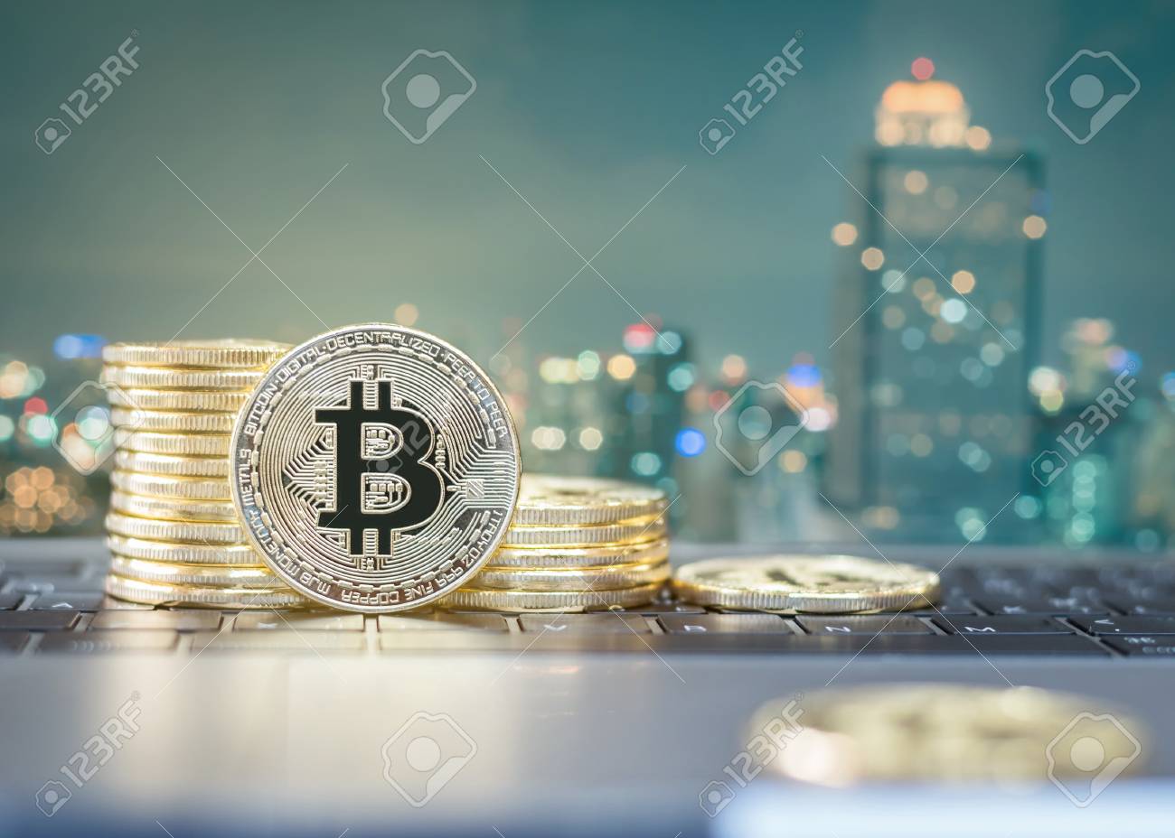 Bitcoin Cryptocurrency Decl!   ining Coin Stacks Lower Value In - 